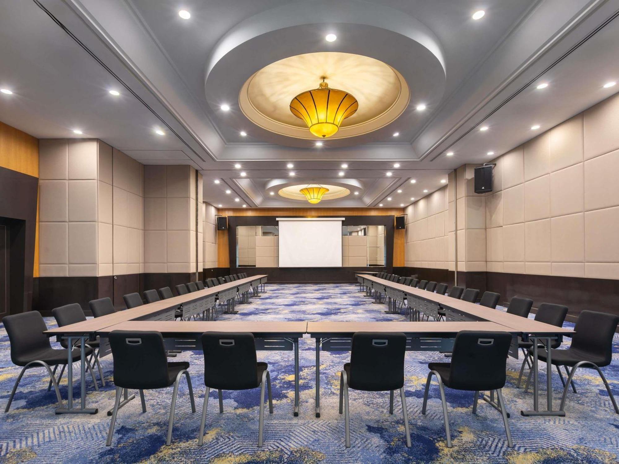 Novotel Centre Hotel 4*